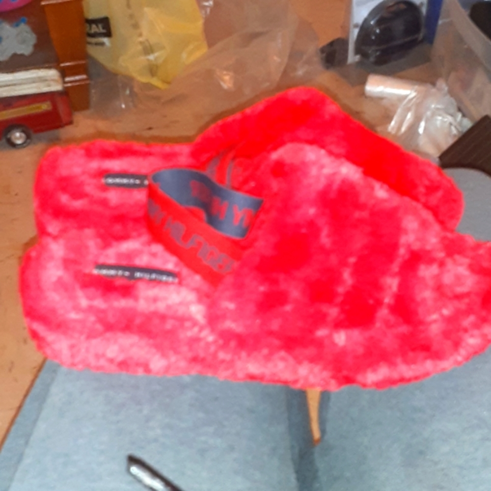 TOMMY HILFIGER RED FUZZY SLIPPERS SZ 9 EXCELLENT CONDITION